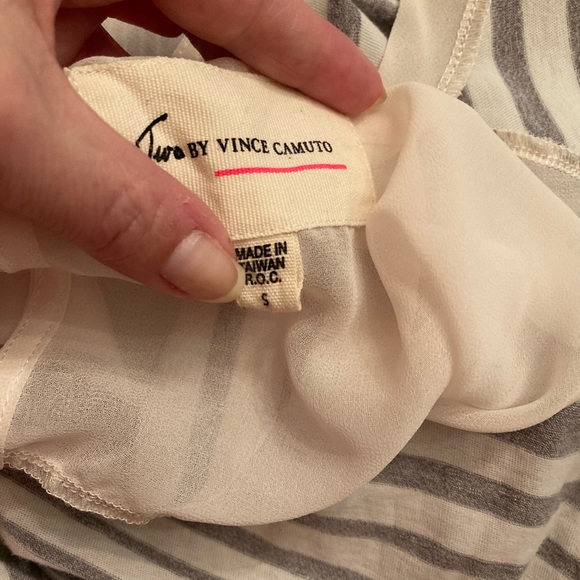 Two by Vince Camuto blouse - Picture 3 of 3